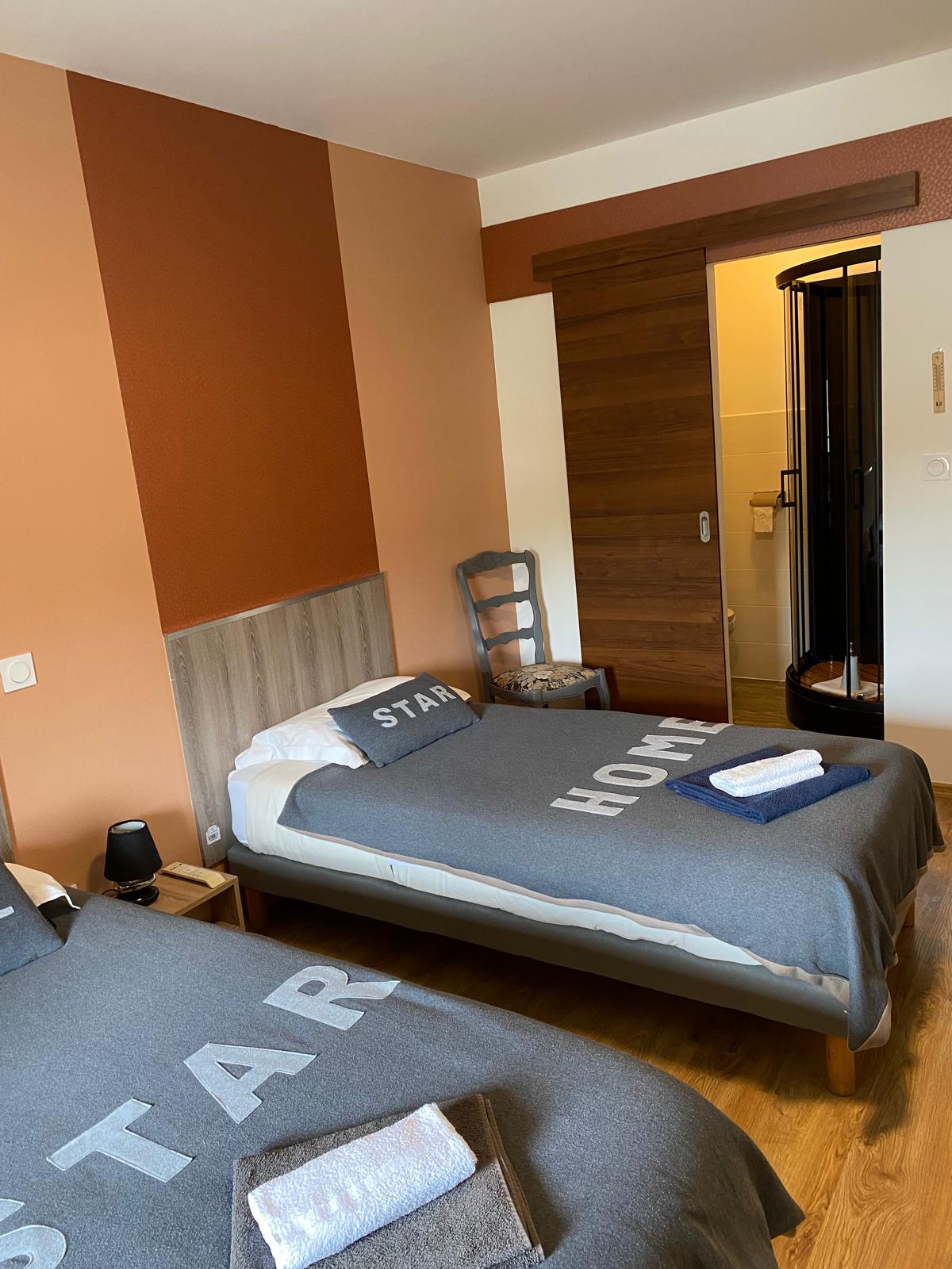 Twin Bed Room